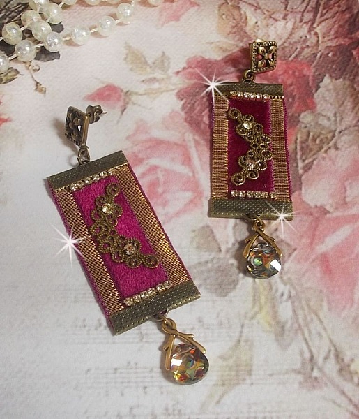 Boucles d'oreilles vintage bordeaux avec cristaux et métal bronze.