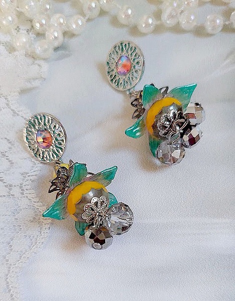 BO C&acirc;line mont&eacute;es avec perles potiron verre, facettes, coupelles, fleurs et perles cristal Swarovski