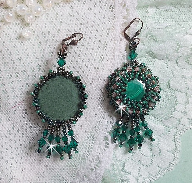 BO Emerald Vert brod&eacute;es avec une malachite, des rocailles et des facettes en verre de boh&egrave;me