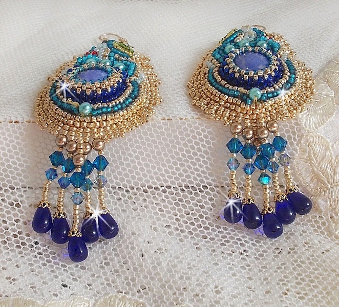 BO Papillon Or Bleu brod&eacute;es avec des gouttes, pierres de gemme et rocailles