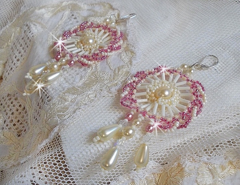 BO D&eacute;tente monterad med elfenben runda p&auml;rlor och p&auml;rlemor droppar, antika rosa fr&ouml;p&auml;rlor och 925 silver sliprar