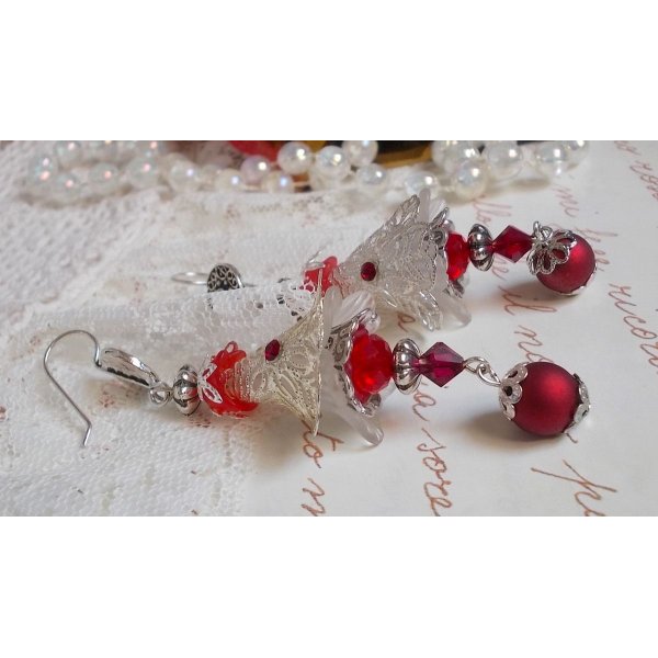 BO Tendre Rouge med Swarovski-kristaller, runda facetterade pärlor och öronkrokar i 925/1000 silver.