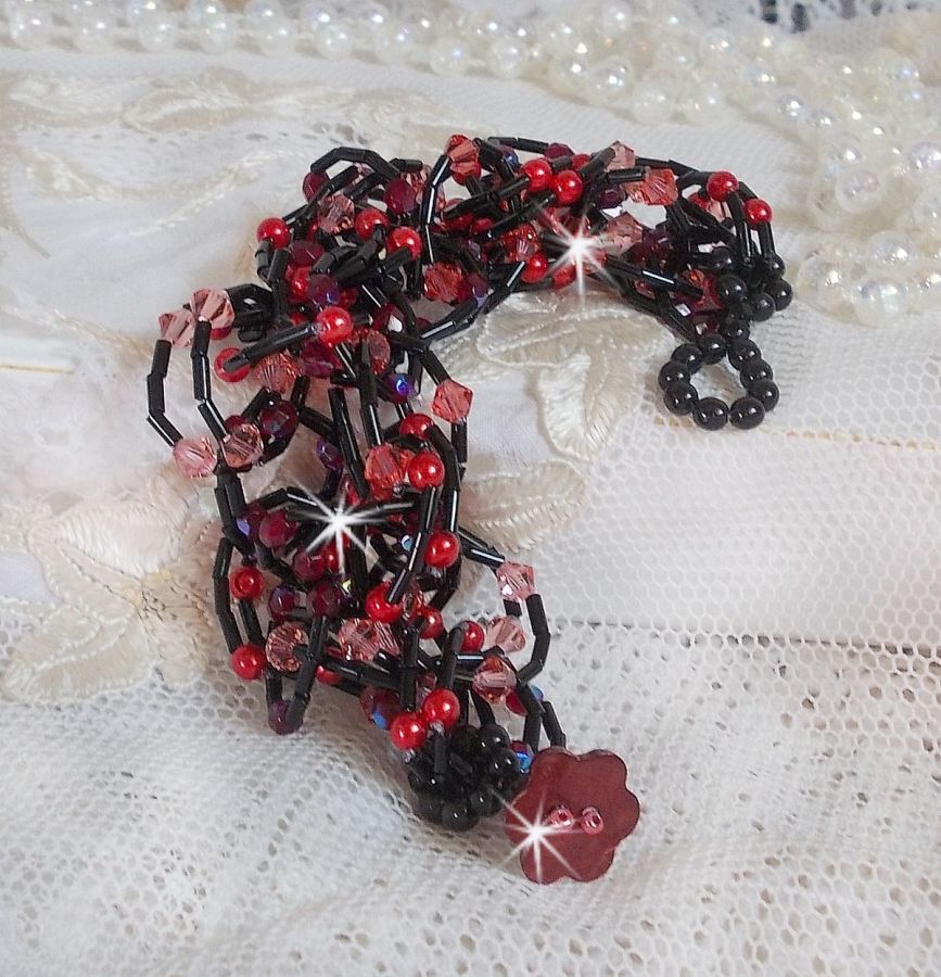 Feeling-armband med rörpärlor, pärlemorspärlor och snurrande toppar i Swarovski-kristall.