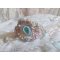Mint Lace Cuff Bracelet Haute-Couture broderad med Swarovski-kristaller, bohemiska glaspärlor, fröpärlor och harts Lucite blommor