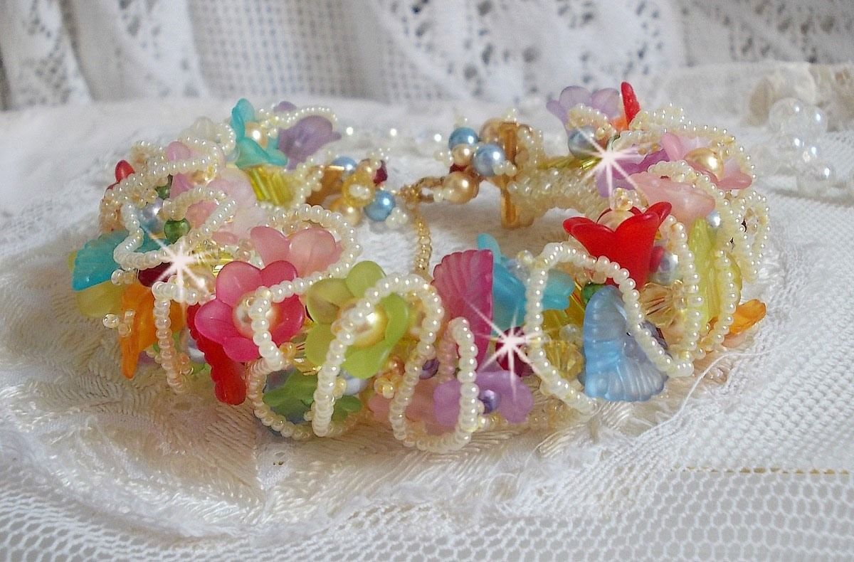 Garden Flowers armband med Swarovski pärlor, Frosted blommor, 3 micron guldpläterat lås