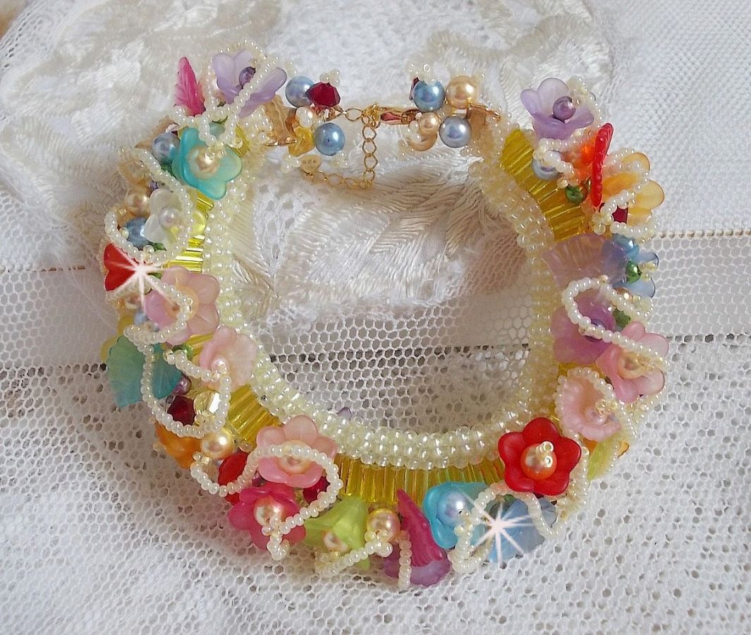 Garden Flowers armband med Swarovski pärlor, Frosted blommor, 3 micron guldpläterat lås