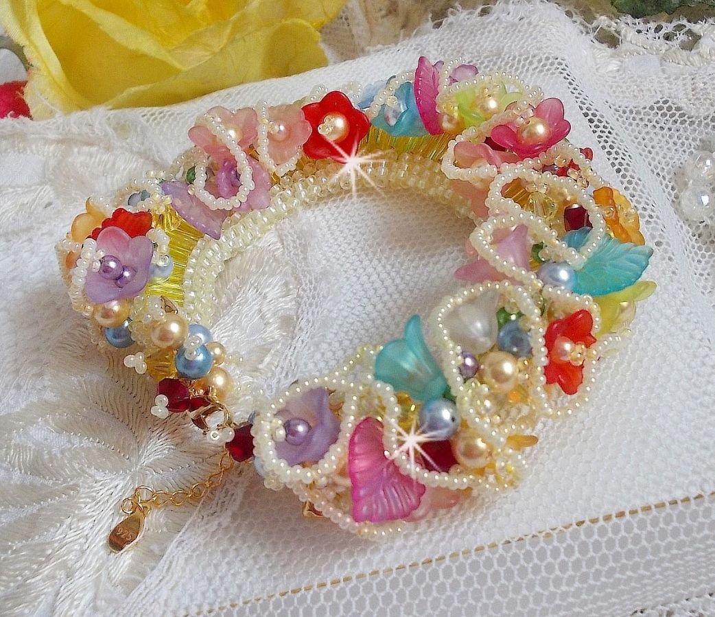 Garden Flowers armband med Swarovski pärlor, Frosted blommor, 3 micron guldpläterat lås