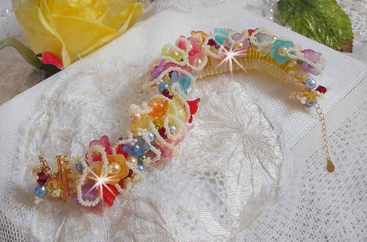 Garden Flowers armband med Swarovski pärlor, Frosted blommor, 3 micron guldpläterat lås