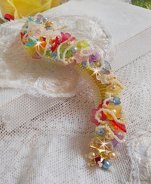 Garden Flowers armband med Swarovski p&auml;rlor, Frosted blommor, 3 micron guldpl&auml;terat l&aring;s