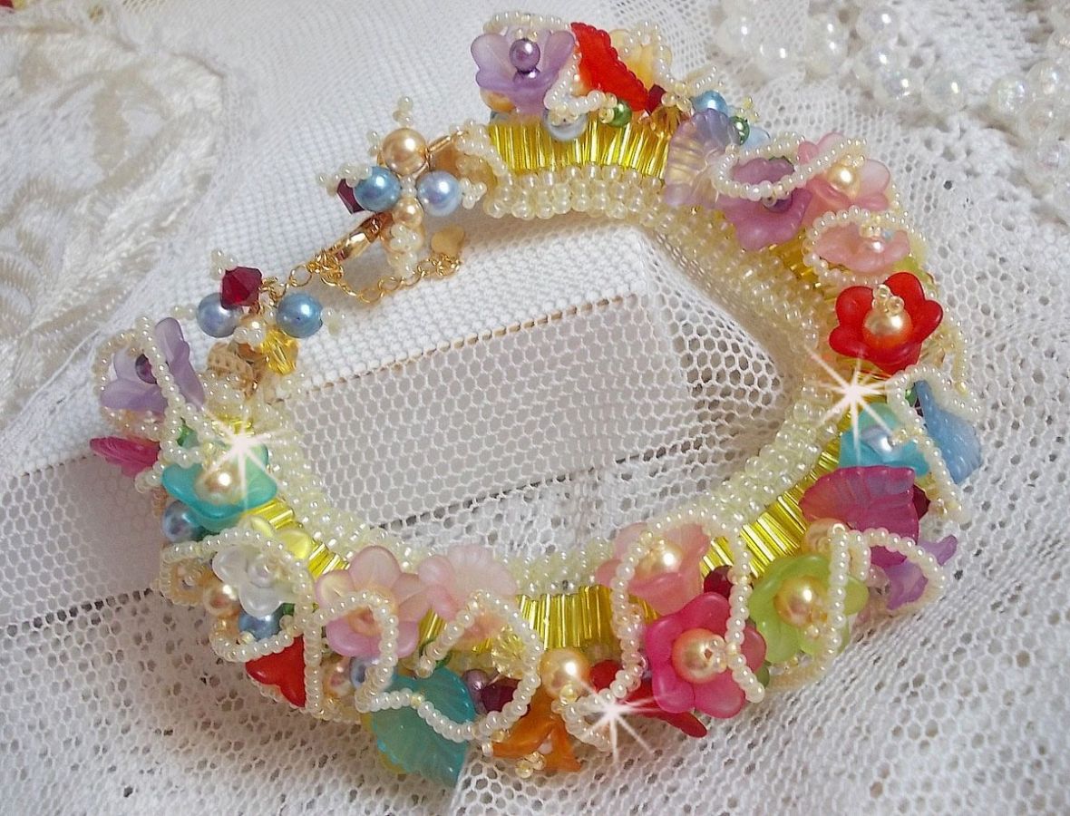Garden Flowers armband med Swarovski pärlor, Frosted blommor, 3 micron guldpläterat lås