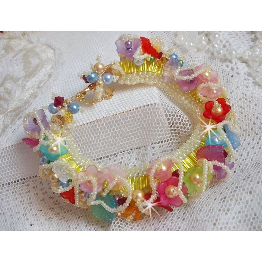 Garden Flowers armband med Swarovski pärlor, Frosted blommor, 3 micron guldpläterat lås