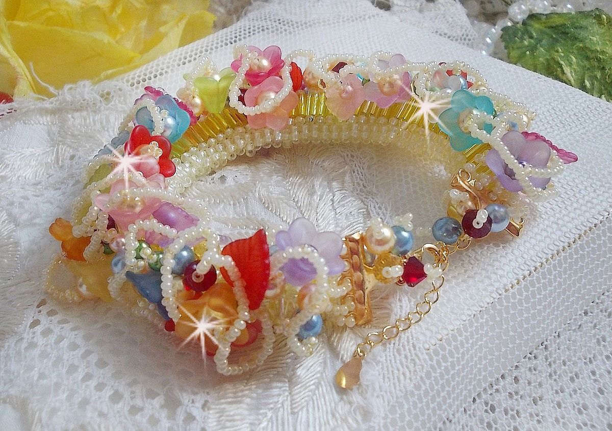 Garden Flowers armband med Swarovski pärlor, Frosted blommor, 3 micron guldpläterat lås