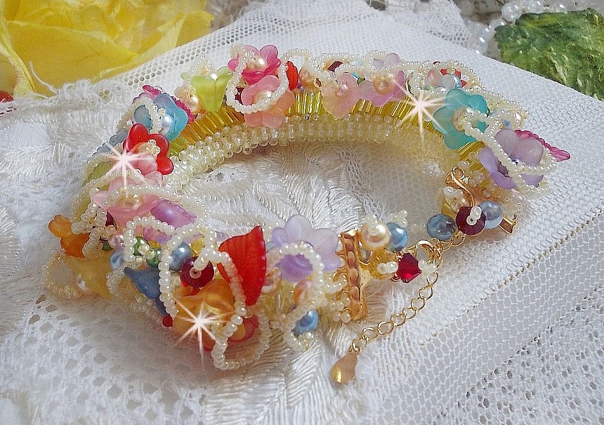 Garden Flowers armband med Swarovski p&auml;rlor, Frosted blommor, 3 micron guldpl&auml;terat l&aring;s