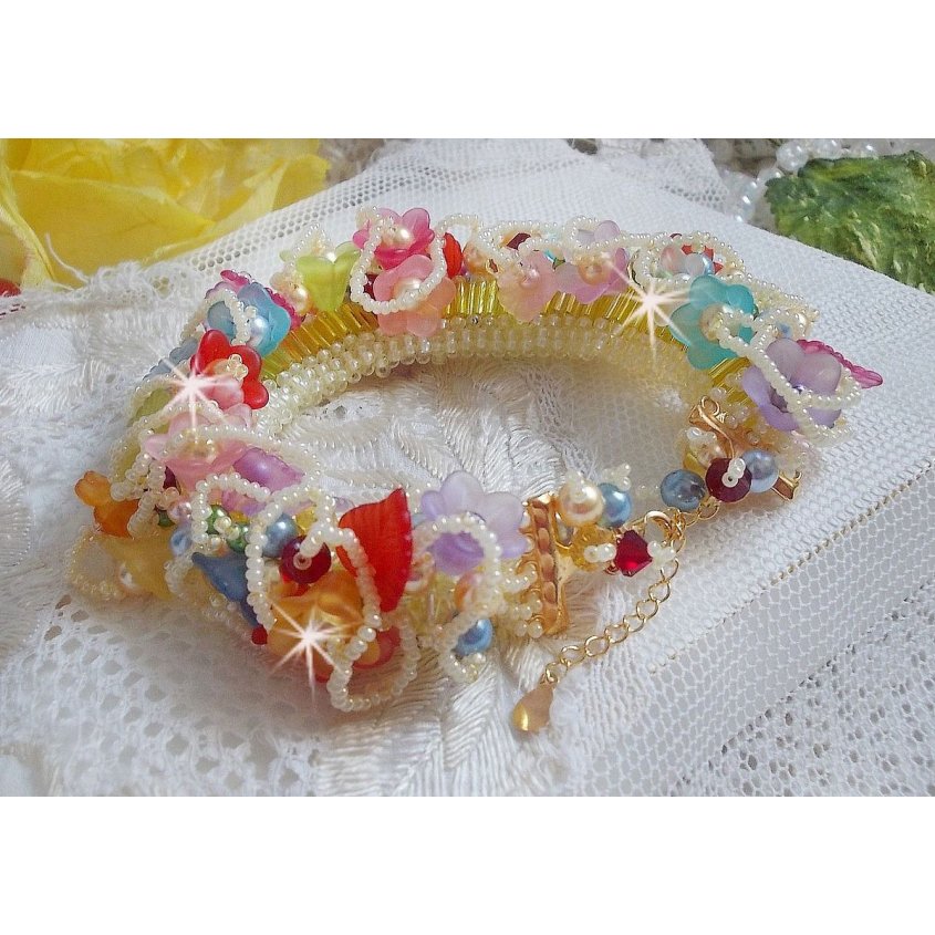 Garden Flowers armband med Swarovski pärlor, Frosted blommor, 3 micron guldpläterat lås