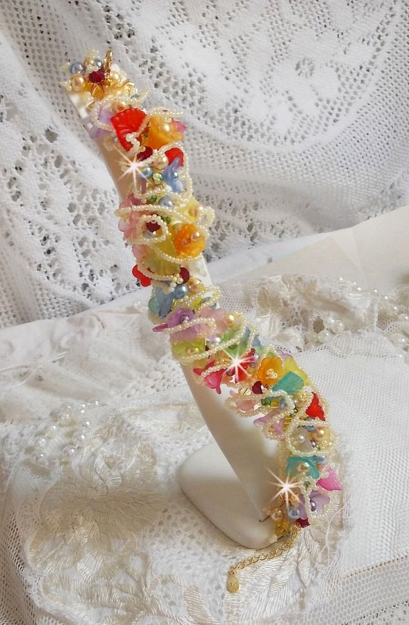 Garden Flowers armband med Swarovski pärlor, Frosted blommor, 3 micron guldpläterat lås