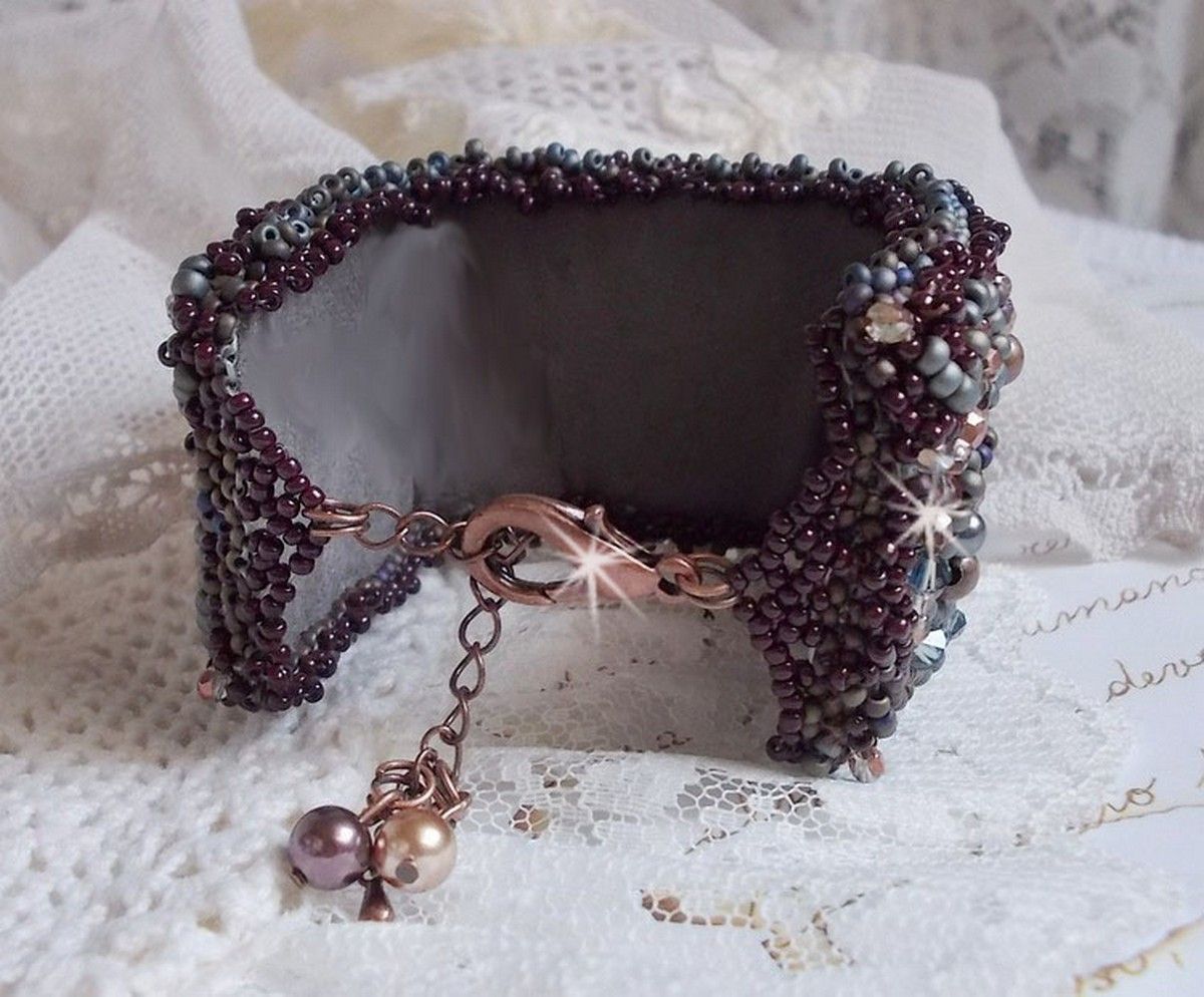 Långt brunt Picasso-armband broderat med en ädelsten (Picasso Jasper), Swarovskikristaller, Miyuki fröpärlor och bohemiska glasfacetter.