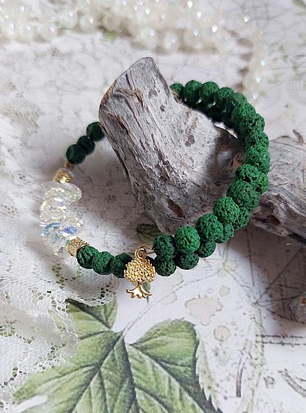 Bracelet bohème en pierre de lave émeraude et arbre vie.