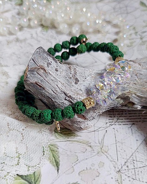 Bracelet bohème en pierre de lave verte et cristal Swarovski.