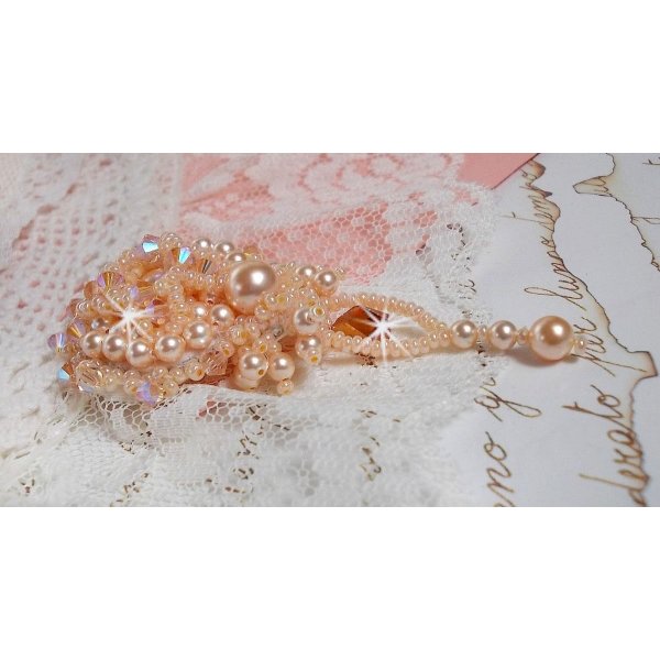 Idylle Beauty brosch broderad med Swarovski-kristaller, runda pärlor och fröpärlor