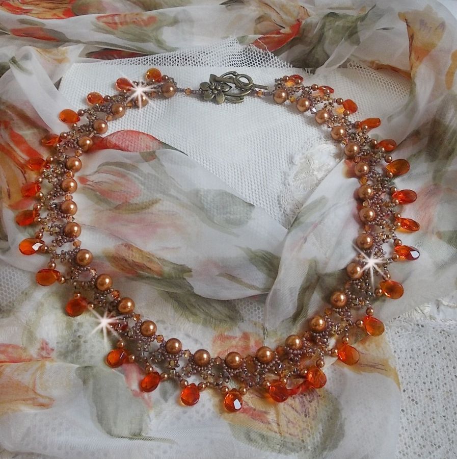 Bärnstenshalsband med Swarovski kristallpärlor och facetterade glasdroppar