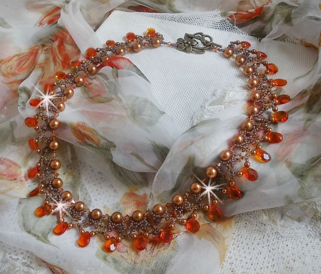 Bärnstenshalsband med Swarovski kristallpärlor och facetterade glasdroppar