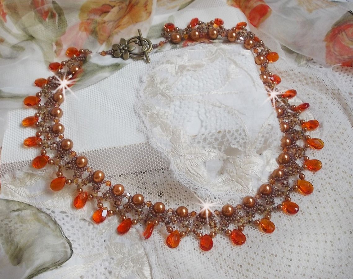 Bärnstenshalsband med Swarovski kristallpärlor och facetterade glasdroppar