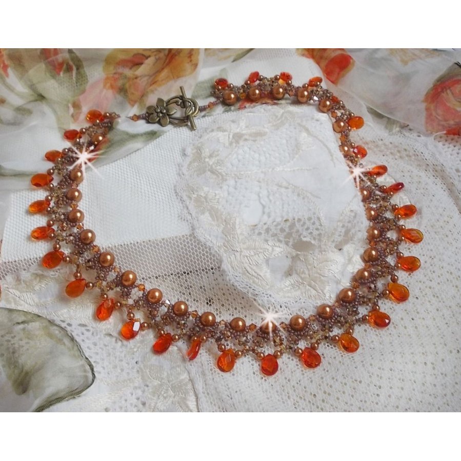 Bärnstenshalsband med Swarovski kristallpärlor och facetterade glasdroppar