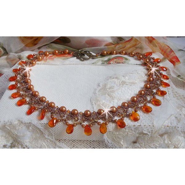 Bärnstenshalsband med Swarovski kristallpärlor och facetterade glasdroppar