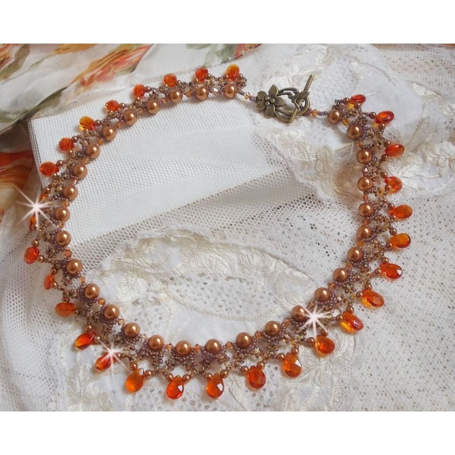 Bärnstenshalsband med Swarovski kristallpärlor och facetterade glasdroppar