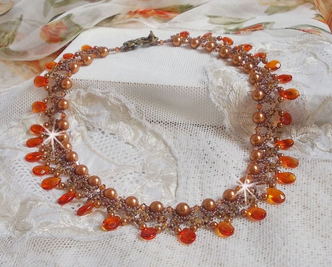 Bärnstenshalsband med Swarovski kristallpärlor och facetterade glasdroppar