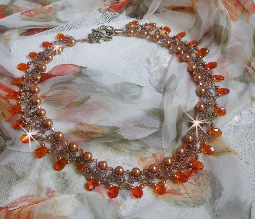 Bärnstenshalsband med Swarovski kristallpärlor och facetterade glasdroppar
