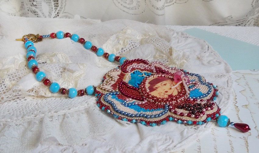 Bel'Art halsband med 1950 års hartscabochon, fröpärlor och Swarovski-kristallpärlor 