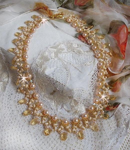 Charmeuse Champagne halsband med Swarovski kristaller och facetterade glasdroppar