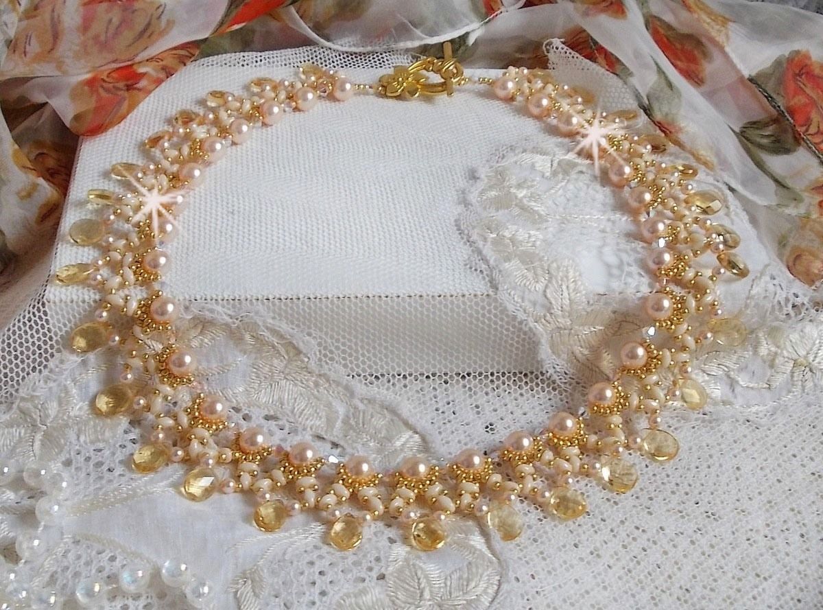 Charmeuse Champagne halsband med Swarovski kristaller och facetterade glasdroppar