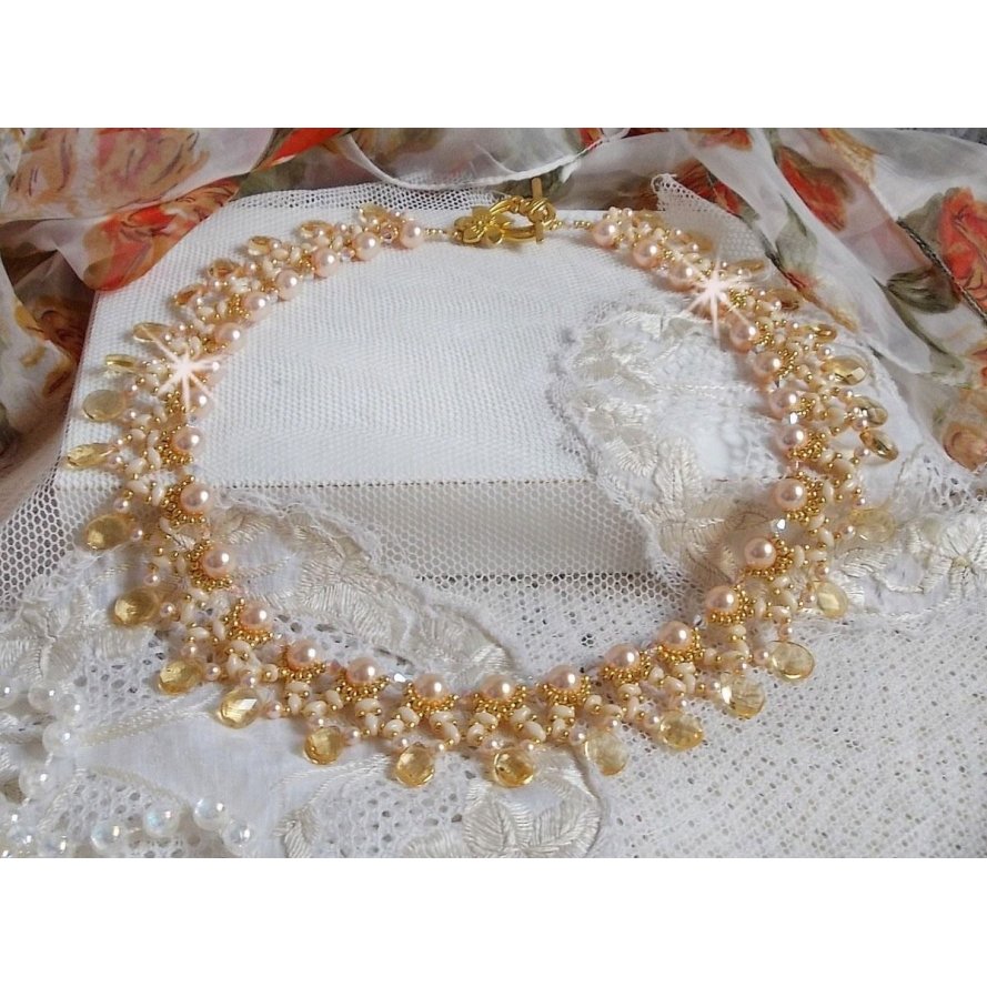 Charmeuse Champagne halsband med Swarovski kristaller och facetterade glasdroppar