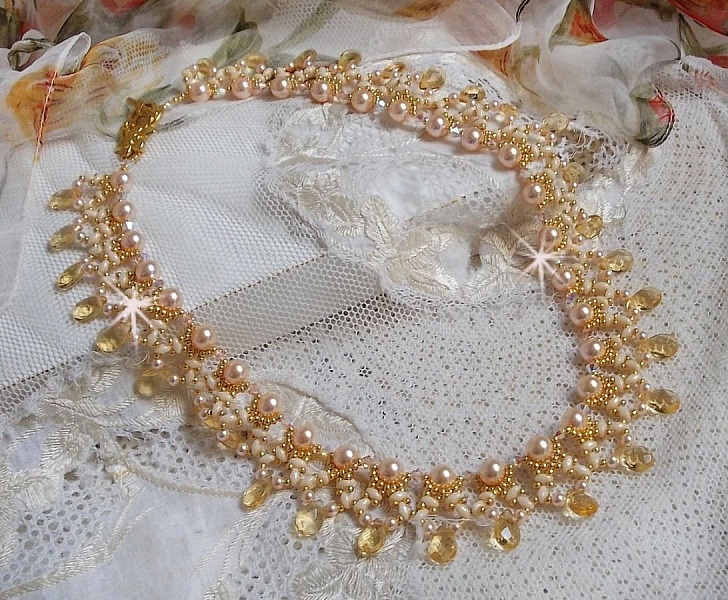 Charmeuse Champagne halsband med Swarovski kristaller och facetterade glasdroppar