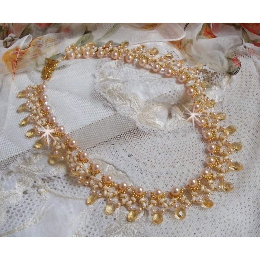 Charmeuse Champagne halsband med Swarovski kristaller och facetterade glasdroppar