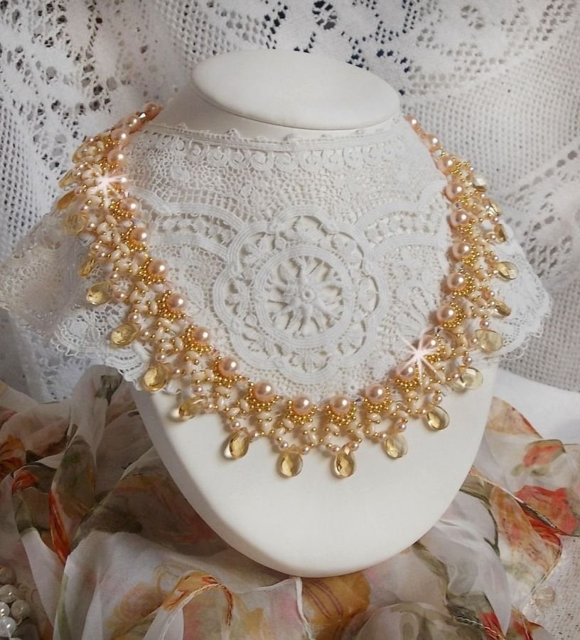 Charmeuse Champagne halsband med Swarovski kristaller och facetterade glasdroppar