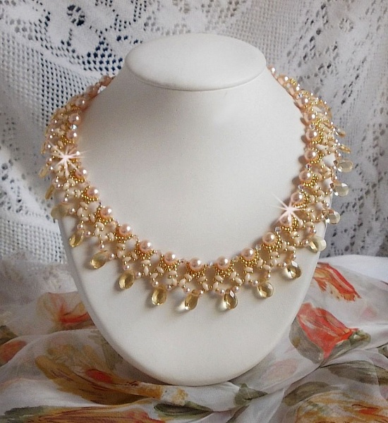 Charmeuse Champagne halsband med Swarovski kristaller och facetterade glasdroppar