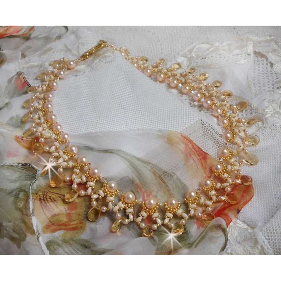 Charmeuse Champagne halsband med Swarovski kristaller och facetterade glasdroppar