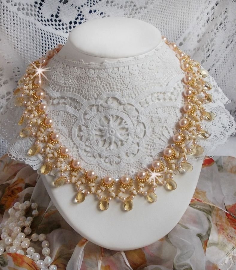 Charmeuse Champagne halsband med Swarovski kristaller och facetterade glasdroppar