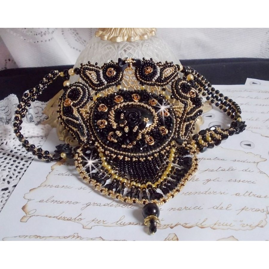 Cleopatra halsband broderat med svart onyx, pärlor och fröpärlor 