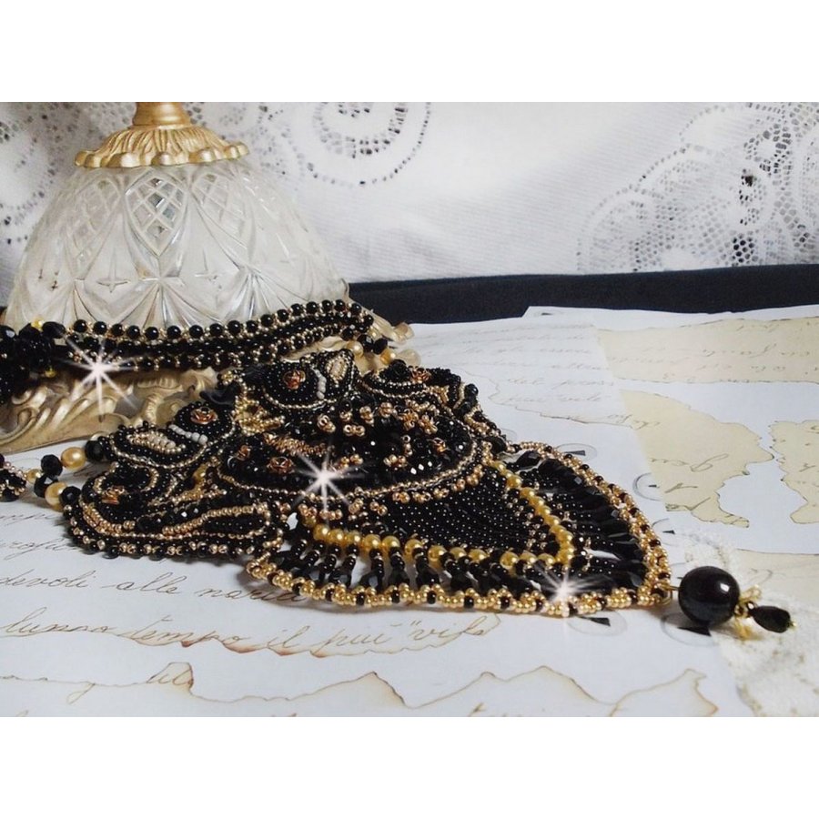 Cleopatra halsband broderat med svart onyx, pärlor och fröpärlor 