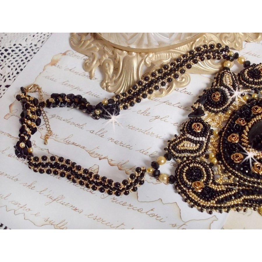 Cleopatra halsband broderat med svart onyx, pärlor och fröpärlor 