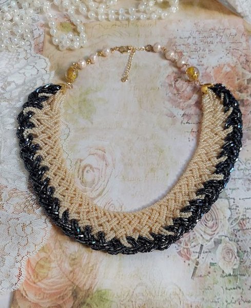 Collier C&eacute;lestine cr&eacute;&eacute; avec rocailles en verre, perles Murano, coquilles, fermoir et cha&icirc;nette en plaqu&eacute; or