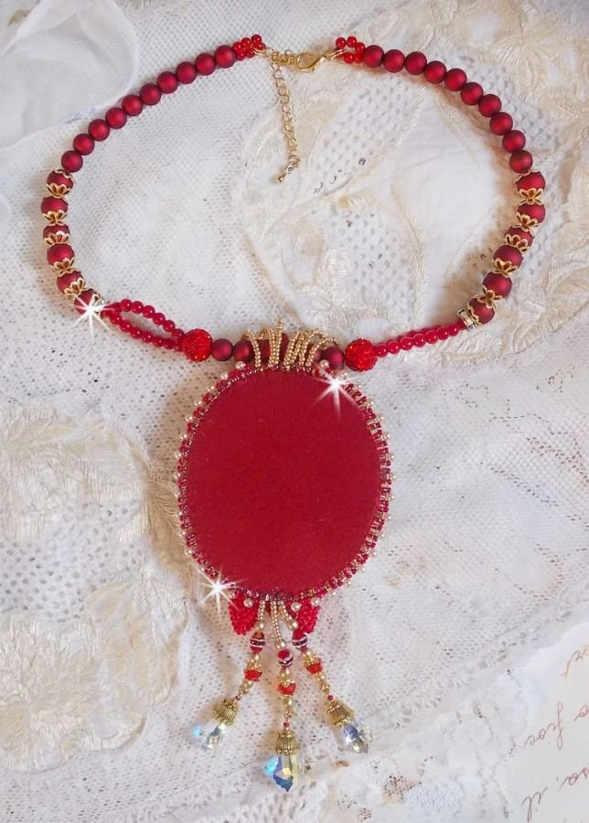 Nous Deux Haute-Couture barockhängare broderad med halvädelstenar och Swarovskikristaller 