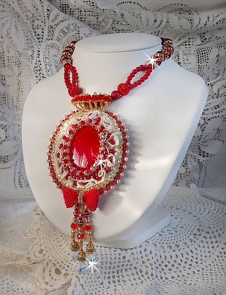 Nous Deux Haute-Couture barockh&auml;ngare broderad med halv&auml;delstenar och Swarovskikristaller 