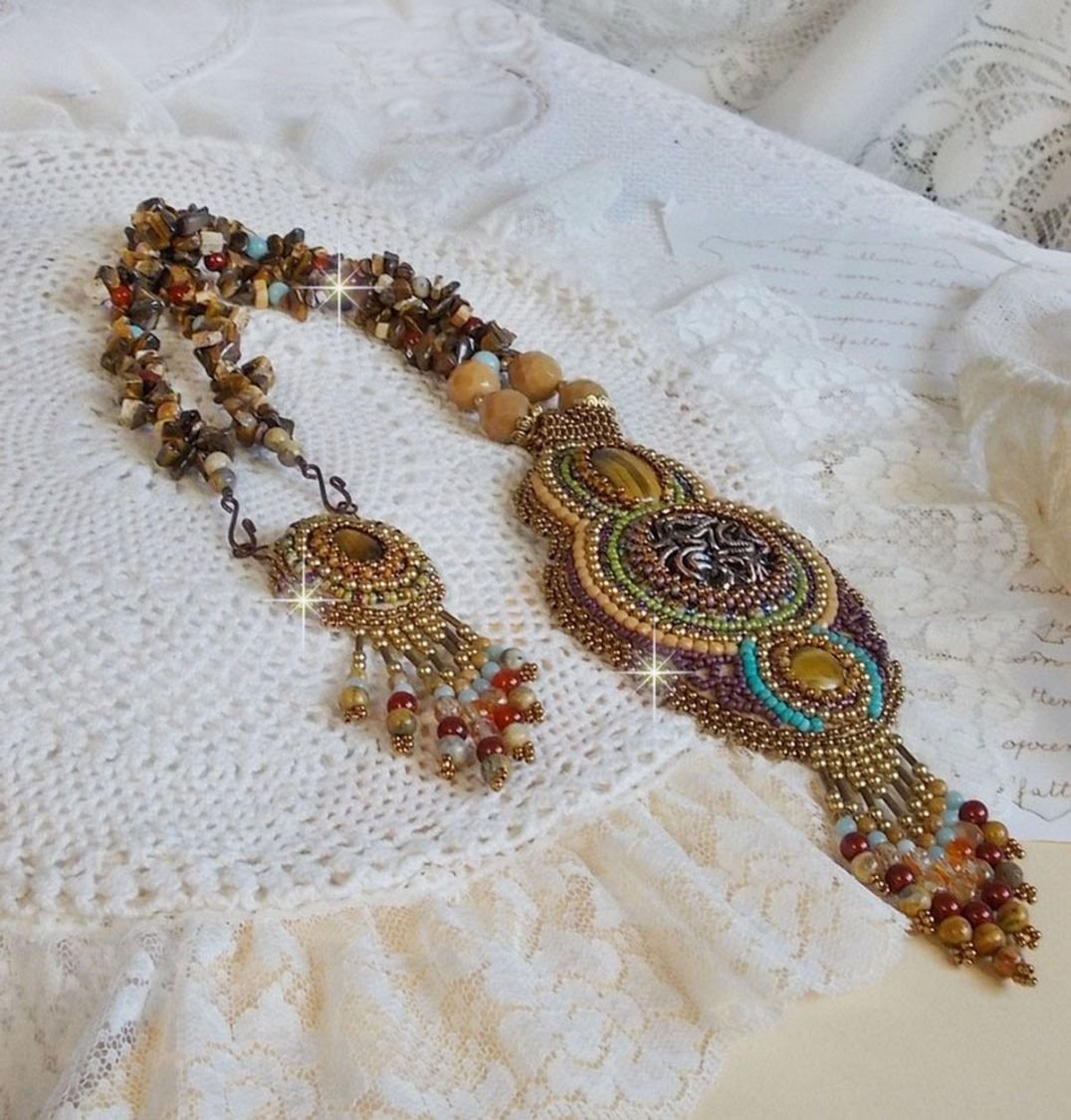 Fauve hängande halsband broderat med flera tigerögon, Haute-Couture stil