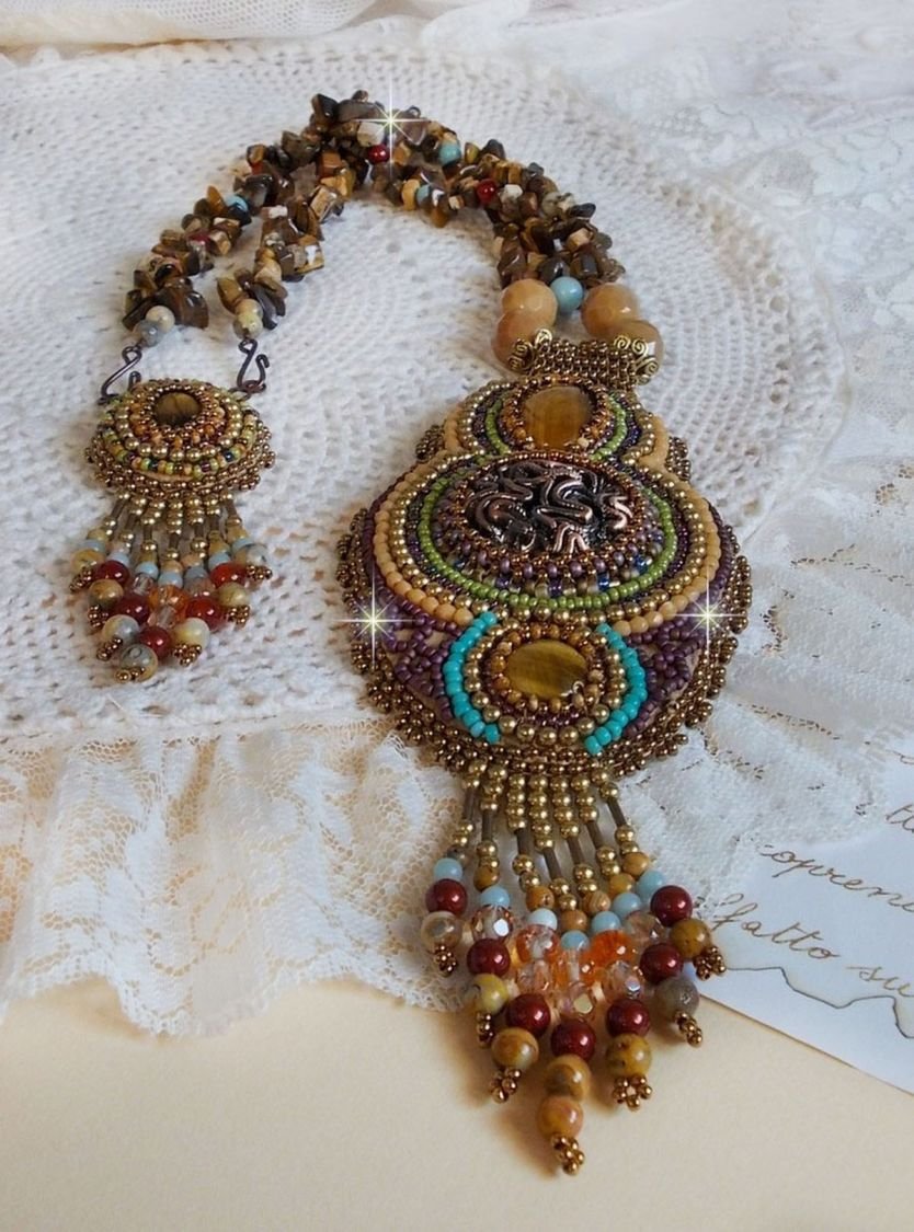 Fauve hängande halsband broderat med flera tigerögon, Haute-Couture stil
