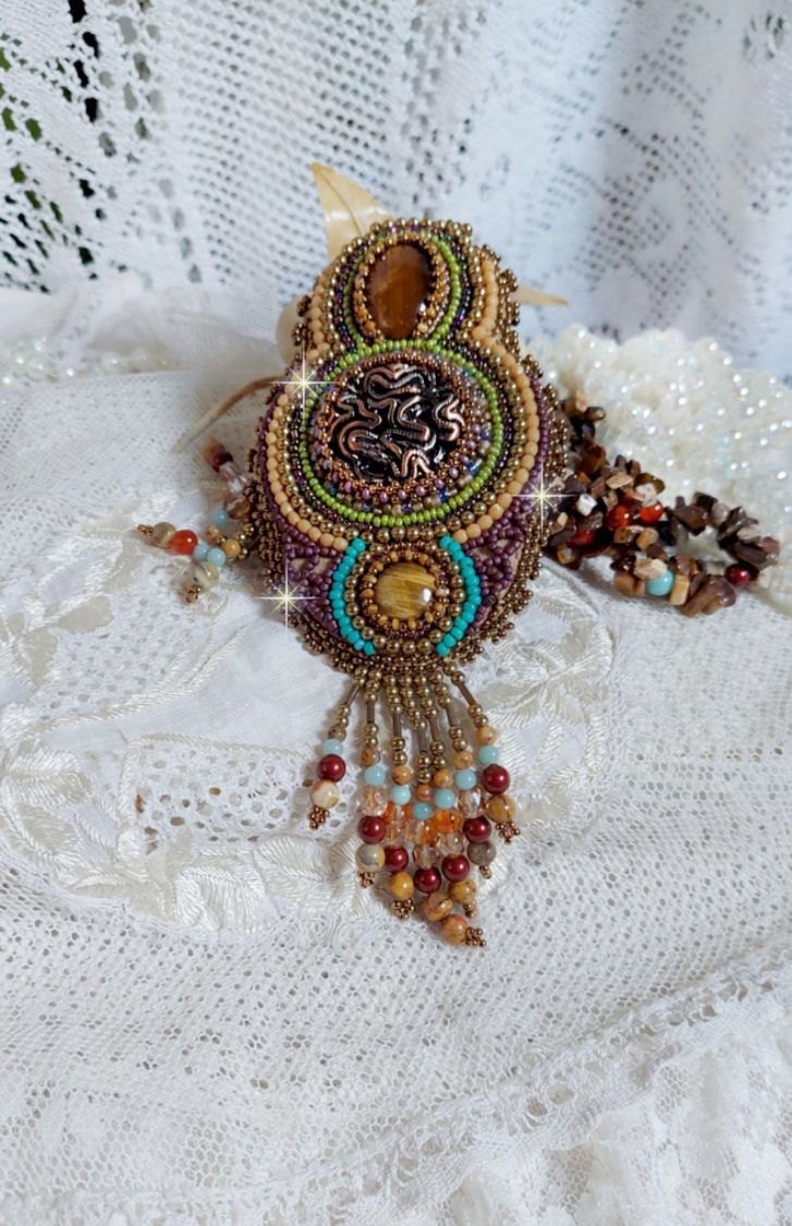 Fauve hängande halsband broderat med flera tigerögon, Haute-Couture stil